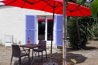 mini villa jumelée dans un cadre de verdure  jardin indépendant  endroit calme