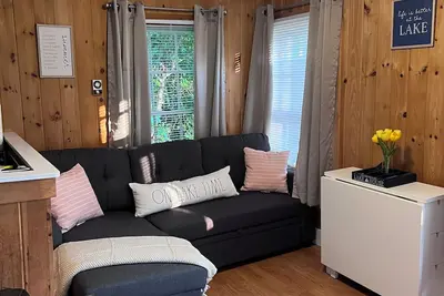 Image de Lake Winnie Waterfront cottage w/ sandy beach, short walk to best spots in town!