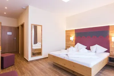 Image de Familiensuite mit 2 Getr. Schlafräumen, Bad - Panoramahotel Gürtl