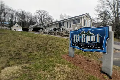 Image de Hi Spot Studio with shared beach on Winnipesaukee!