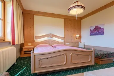 Image de Family room with bath, toilet - Pension Stoffenbauer