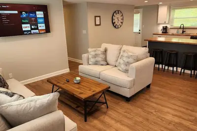 Image de Clean, Covered Patio Grill, Ping-Pong, Fenced Yard