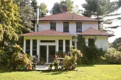 Image de The Stucco House