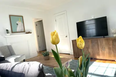 Image de Classic New England 1st Floor 3 Br Downtown Brunswick