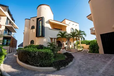 Image de Fabulous Oceanfront Property with Pool, Chef, and Private Beach Access