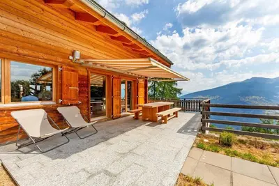 Image de Chalet, sauna, terrasse, balcon, cheminée ou poêle à bois, parking, télévision, 240m², Thyon