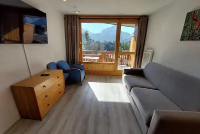 Image de 50m du centre station, 4ème étage, vue montagne, balcon, parking, télévision, casier à ski, 30m²