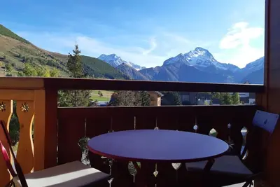 Image de À 100m des pistes de ski, 4ème étage, vue montagne, balcon, parking, télévision, casier à ski, 29m²