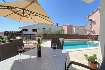 Image de Apartment Irena °2 with pool, family-friendly, WiFi, parking, pets allowed