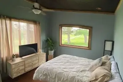 Image de Toasted Marshmallow (w/fast internet) & baby goats! Farm 20 min to Hocking Hills