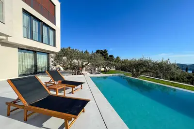 Image de Villa Orašac in a peaceful setting with a sea view, great for friends and family