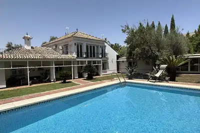 Image de Your family pool 15 minutes from the center of Seville