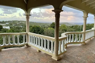Image de Private home, mid island, north side with a magnificant seaview.