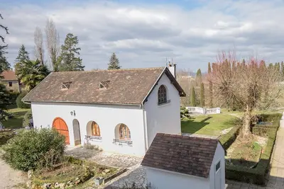 Image de Maison Blanche Neige à Gourdon/Occtanie. 5/6 personnes, parc et piscine
