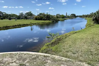 Image de Villa in Rotonda West with huge screened lanai and canal view