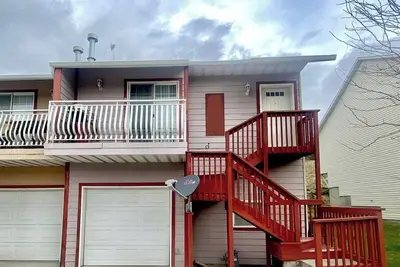 Image de Convenient Condo- minutes from hospital & University