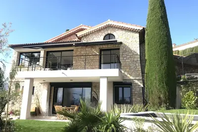 Image de Entre Cannes et Grasse  Au coeur  de Mougins  rez de jardin 3 pièces piscine