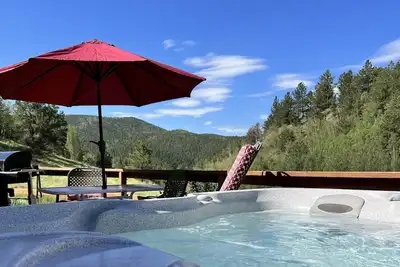 Image de Cozy cabin. Quiet valley. Hot tub & views. Close to everything Co has to offer.