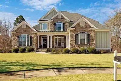 Image de Beautiful House available for Masters Rental