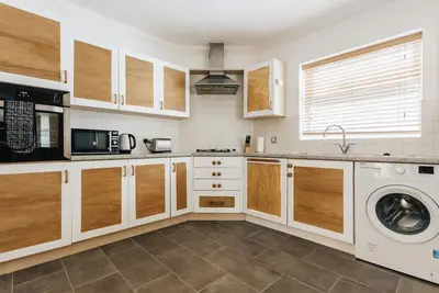 Image de Spacious 2 bedroom flat near beach and town centre