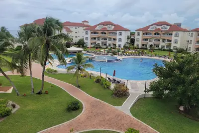 Image de Penthouse Condo With Ocean And Pool Views @ Grand Caribe Resort Belize