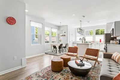Image de Feel at Home in this Sun-filled 3 Br Home w/ Covered Patio!
