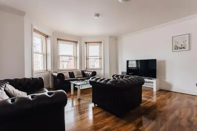 Image de Top quality two bed apartment near beach front