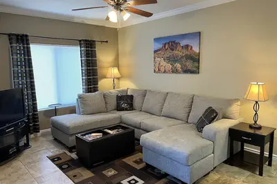 Image de Gated Condo; pool, hot tub, gym, 2 bedrooms, 2 bath, 5 min to Cardinals Stadium