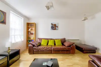 Image de Appartement 2br spacieux et confortable à Leith