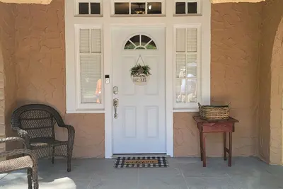 Image de Classy Cloverdale Duplex - 2 King Rooms & More!