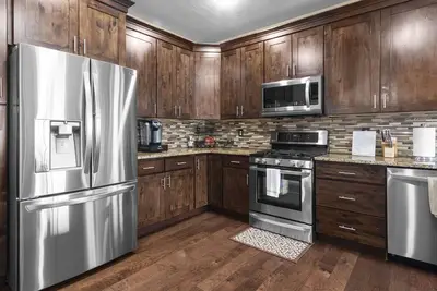 Image de Sandy, Ut home. Near the best skiing in the world