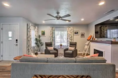 Image de Family Home w/ Patio < 3 Mi to Fresno Fun!