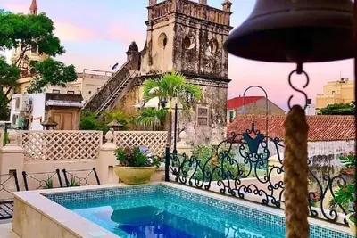 Image de 7 Br Mansion in Historic Downtown with Jacuzzi, Swimming Pool and Rooftop