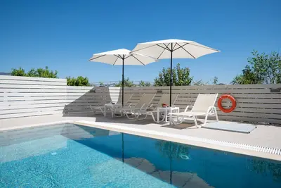Image de Villa Telio: Sunny pool, A/C, WiFi, Bbq