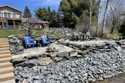 Image de Modern Clean Lakefront Cottage. Just 12 min to Parry Sound