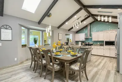 Image de Spacious 4BdRm/2Bath with Pool - No Cleaning Fee!