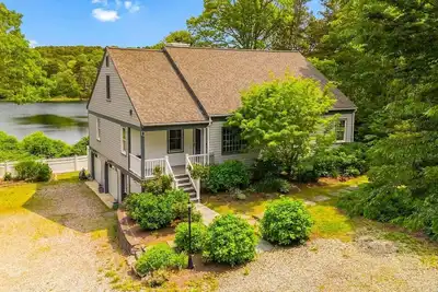 Image de Lovers Lake Lookout: 448-C Waterfront Renovated Chatham Home with Dock