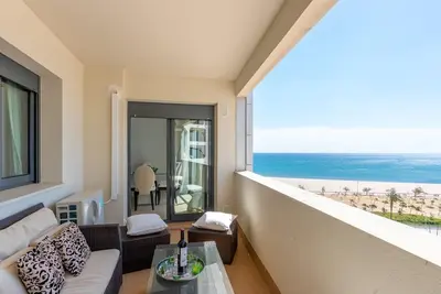 Image de Belles vues sur la mer, piscines, a côté de tout