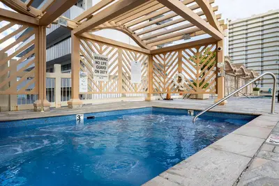 Image de Cozy and Warm Modern Studio near Waikiki Beach! ! !