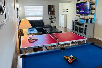 Image de Space Coast Retreat: Games, Hot Tub, Fenced yard, Pool Table + Massage Chair
