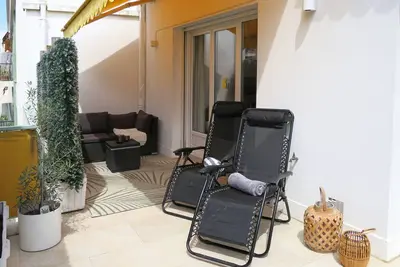 Image de Top floor with a large, lovely terrace and a balcony. Two bedrooms.