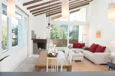 Image de Attic apartment with pool, sauna, and fireplace