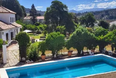 Image de Elegant mountain house 10km from Granada