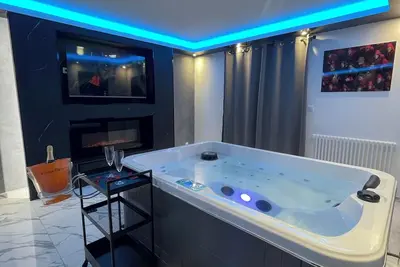 Image de Maison de vacances 'La Casa De Lové Suite Jacuzzi' avec jardin privé et Wi-Fi
