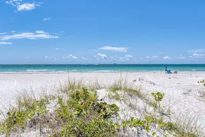 Image de Beachfront 2\/2! Sand Key Clearwater, Sleeps 7, #103