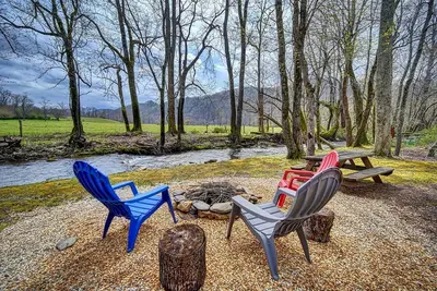 Image de Creekfront Hayesville retreat w/ wrap-around porch and views!