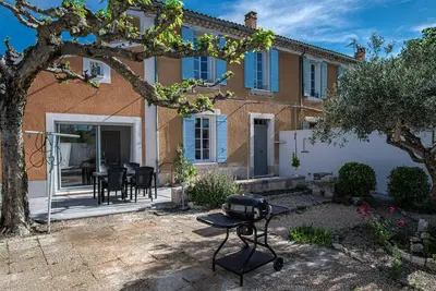 Image de Maison avec jardin proche du centre-ville Isle-sur-la-Sorgue
