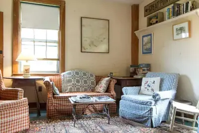 Image de Nantucket Mariner's House circa 1804 located 10 minute walk from town center.