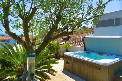 Image de L'Oasis à Bayonne ★ Loft standing classé 4 étoiles ★ Terrasse Jacuzzi  ★ Parking