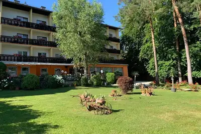 Image de Multi-bed room, shower, Wc, balcony - Parkhotel Zuzek